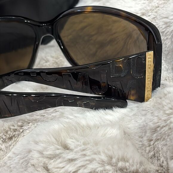 Marc Jacobs SpellOut Wide Temple Sunglasses - Picture 2 of 7
